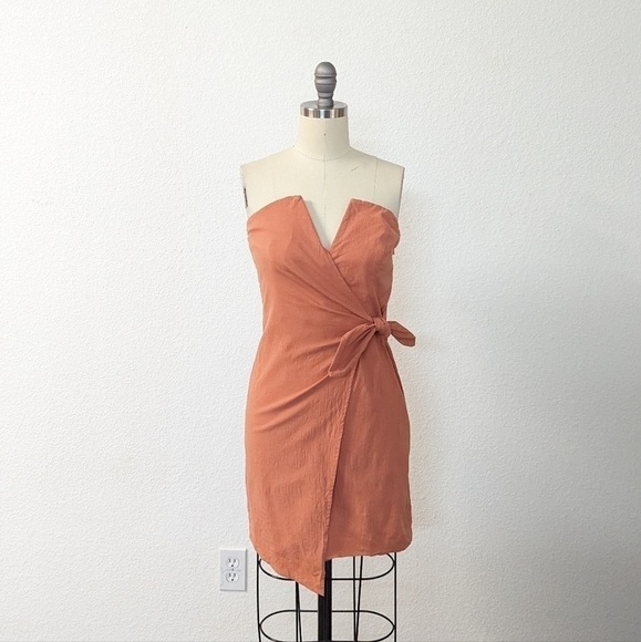 Blue Blush Strapless V Neck Front Wrap Tie Mini Dress Pink M summer cocktail - Picture 1 of 10